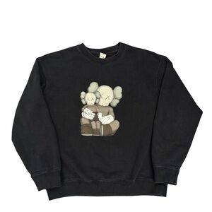 Uniqlo UT KAWS Companion Sweatshirt Mens Sz XL Black Graphic Crewneck Pullover